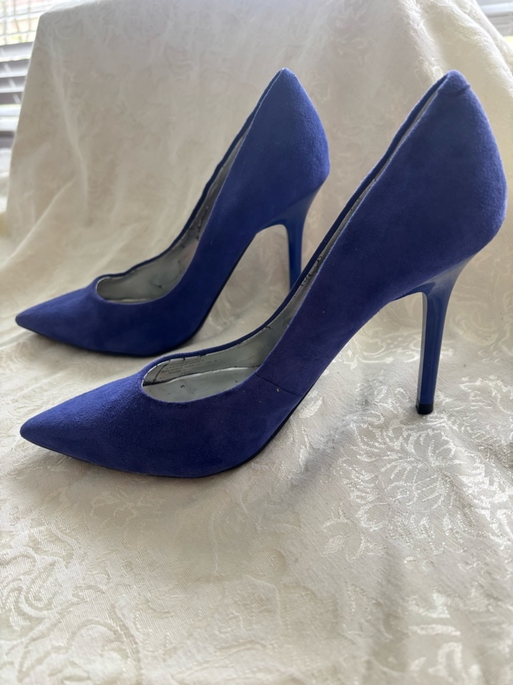 Guess Classic Pointed Toe High Heel Pumps in Cobalt  Blue Suede, Size 7.5